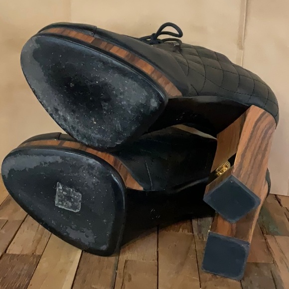 Chanel black quilted leather lace up Lacets w/ wooden block heels, size 39 - Picture 14 of 16